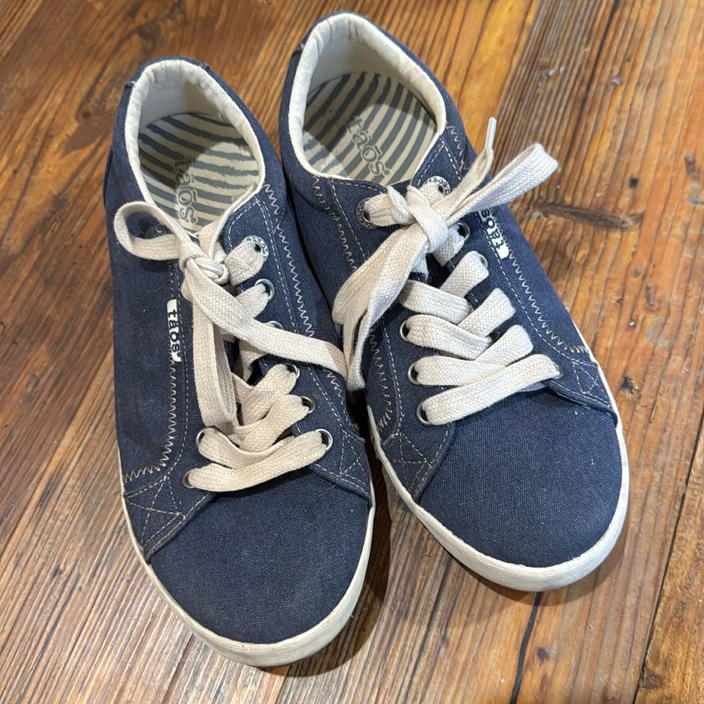 Women’s Taos brand sneakers - size 6.5 - Good used condition